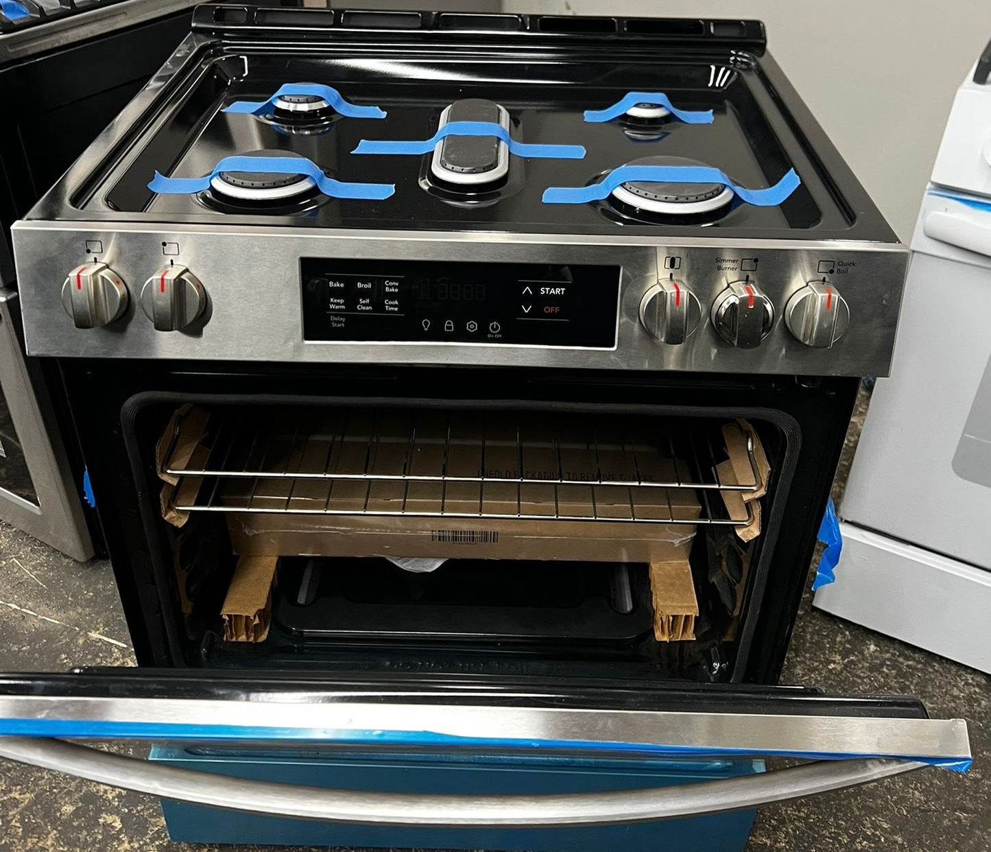 Frigidaire 30" Gas Range with Steam Clean
FCFG3062AS