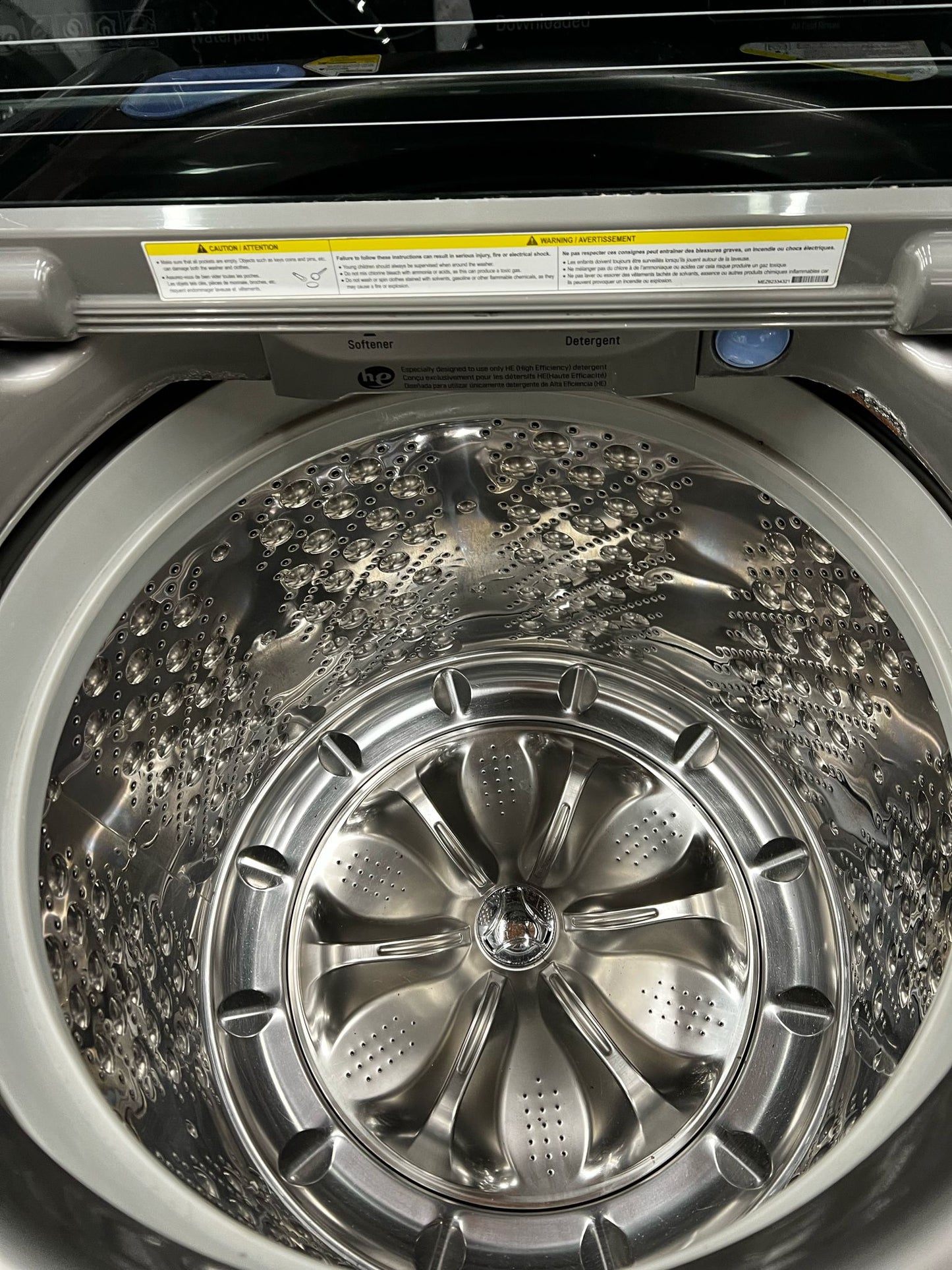 Lg Washer top load and Electric Dryer Set