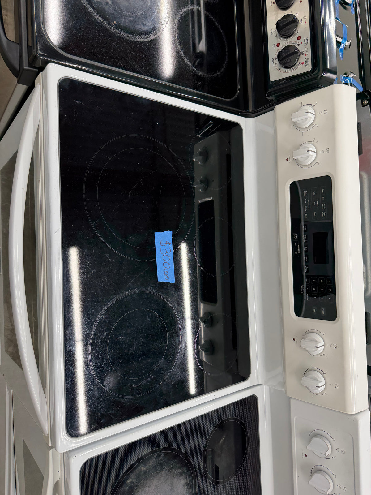 KitchenAid KERS202BWH0 Used 30” Freestanding Electric Convection Range