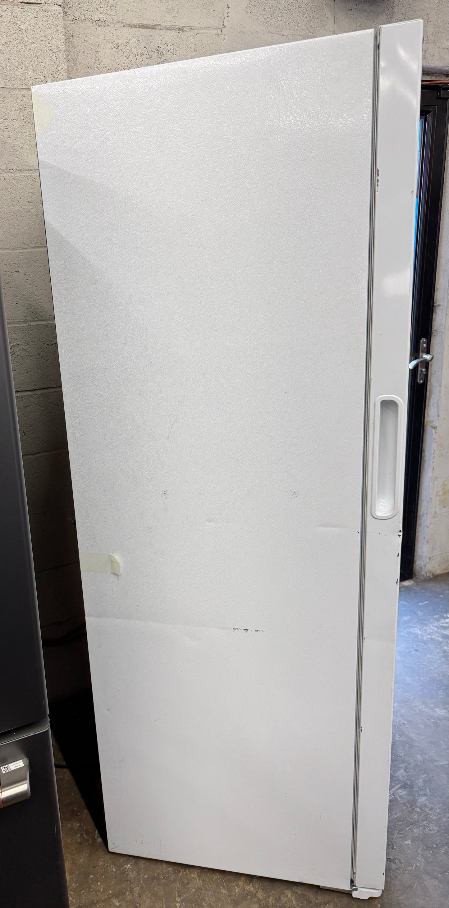 32.6 in. 20 cu. Ft. Frost Free Defrost, Garage Ready Upright Freezer in White, ENERGY STAR
