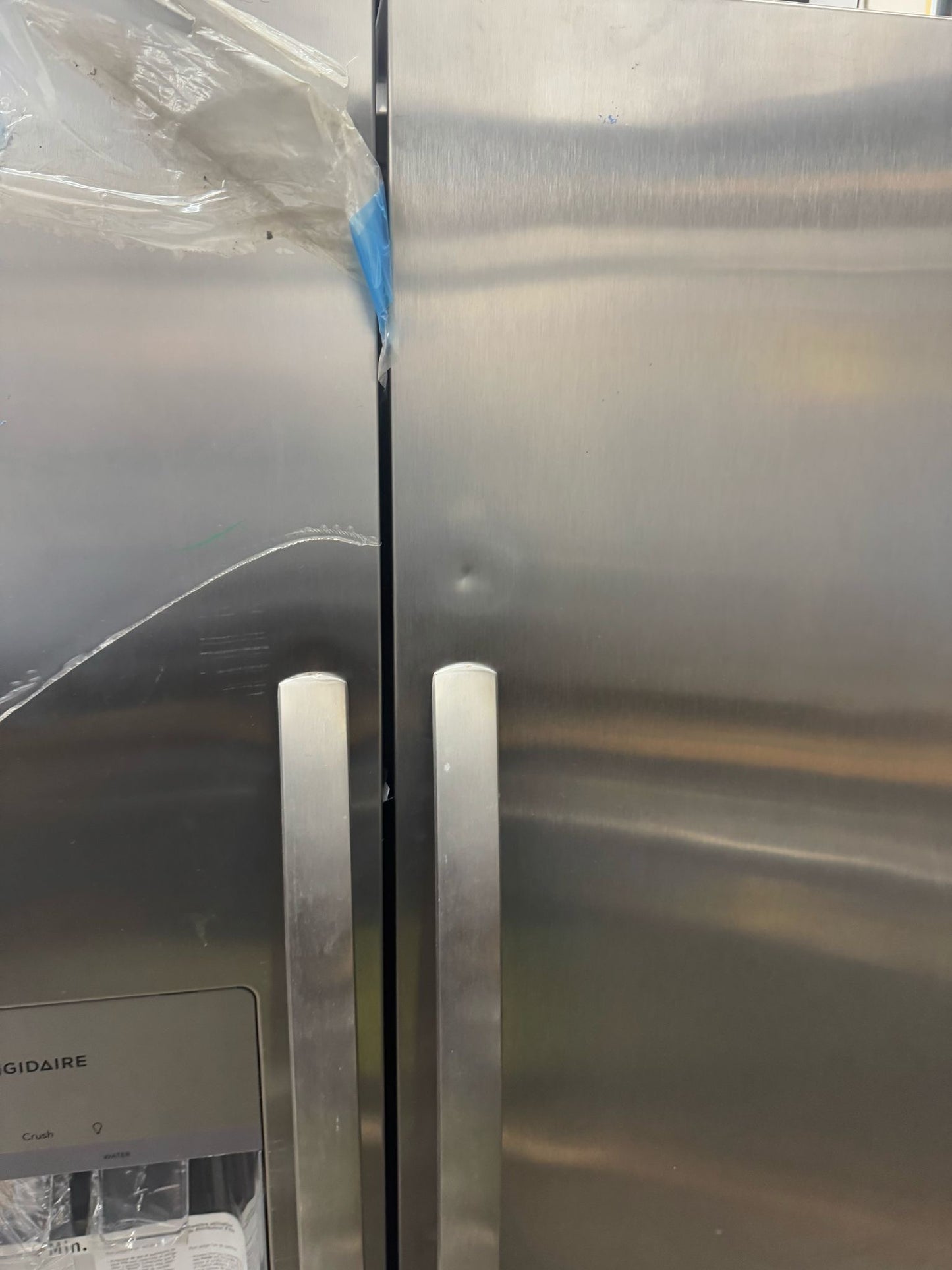 Frigidaire 25.6-cu ft Side-by-Side Refrigerator with Ice Maker, Water and Ice Dispenser (Stainless Steel)New Scratch and dent