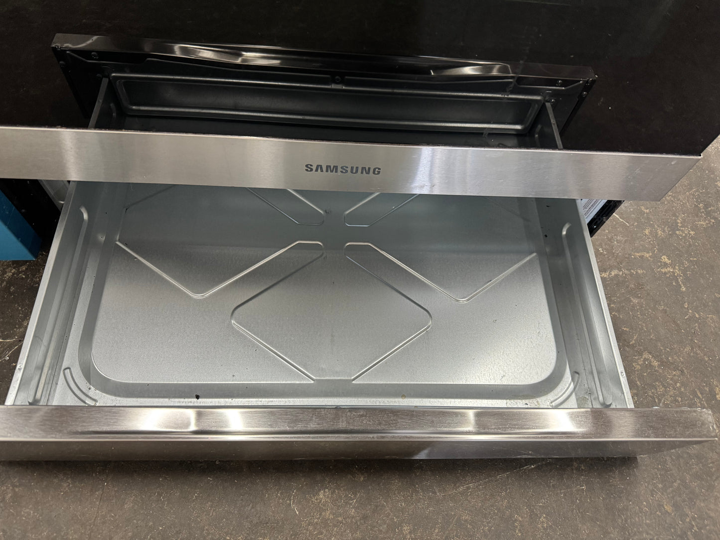Refurbished Samsung 30in Electric Stove With Air Fryer and Convection Oven
