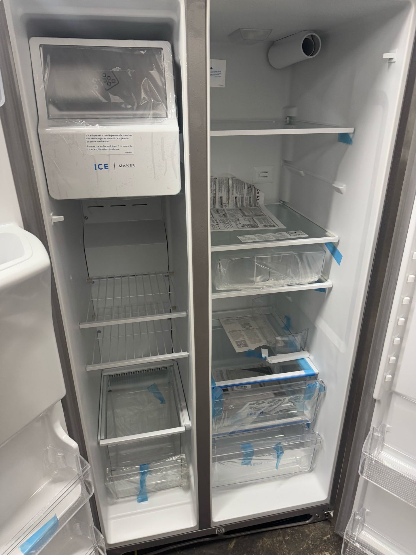 Frigidaire 25.6-cu ft Side-by-Side Refrigerator with Ice Maker, Water and Ice Dispenser (Stainless Steel)New Scratch and dent