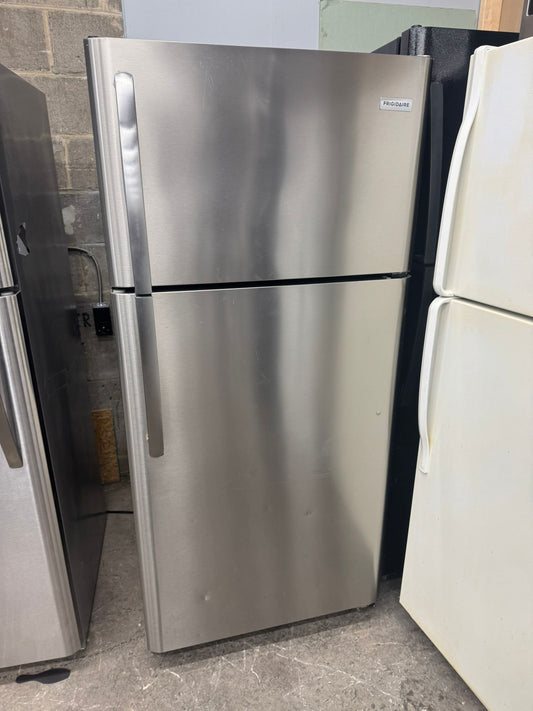 Refurbished Frigidaire 30in Top and Bottom Refrigerator