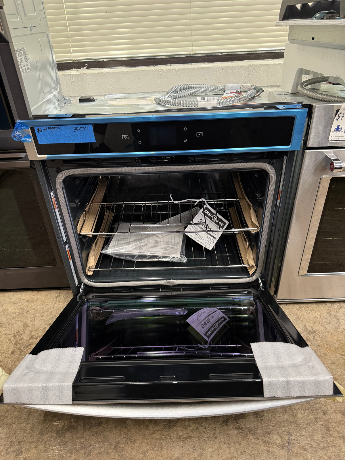 Whirlpool WOS51EC0HS02 30” Smart Single Electric Wall Oven