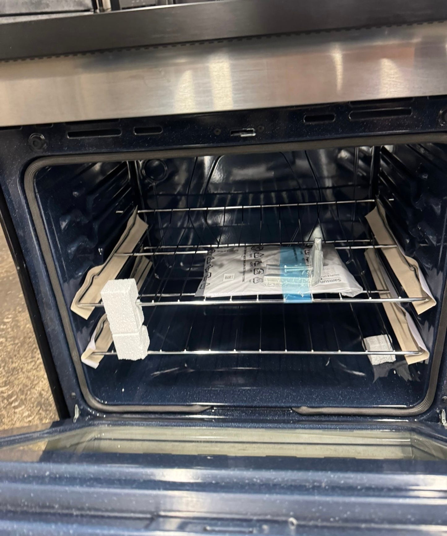 Bespoke 6.3 cu. ft. Smart Slide-In Induction Range with Anti-Scratch Glass Cooktop & Air Fry in Stainless Steel
#NSI6DG9100SR