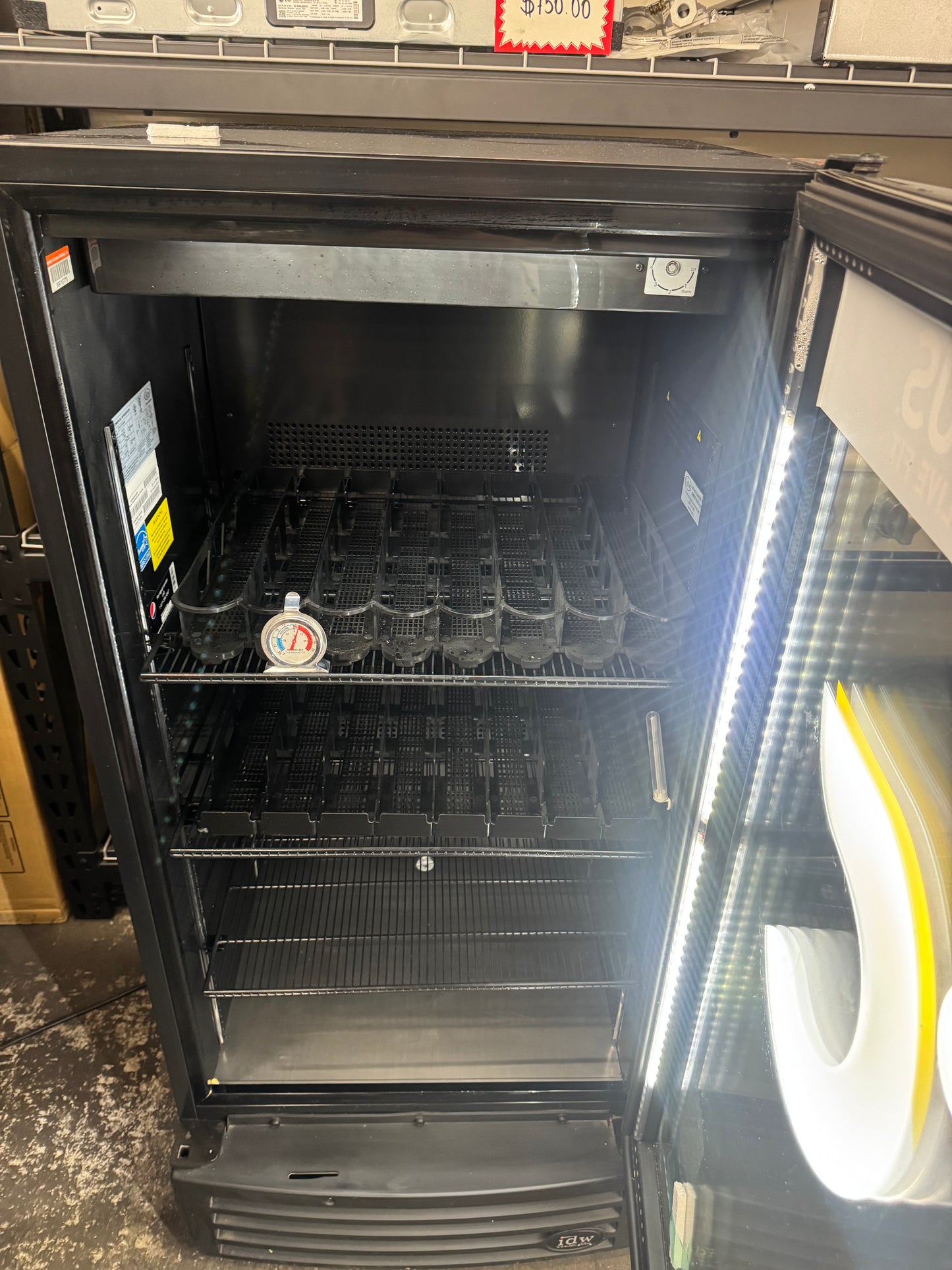 Comercial refrigerator 25” wide 9.3 c.u