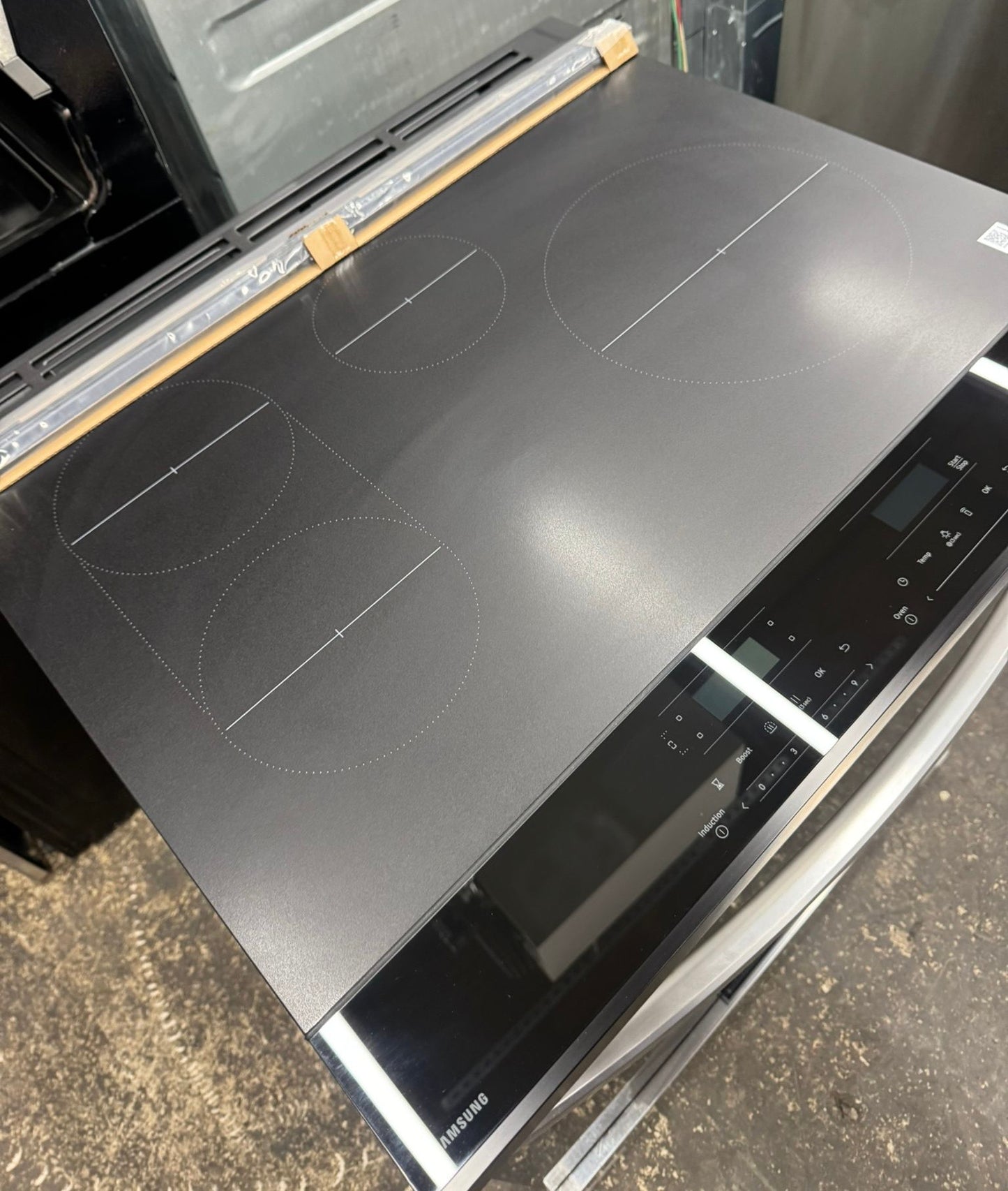 Bespoke 6.3 cu. ft. Smart Slide-In Induction Range with Anti-Scratch Glass Cooktop & Air Fry in Stainless Steel
#NSI6DG9100SR