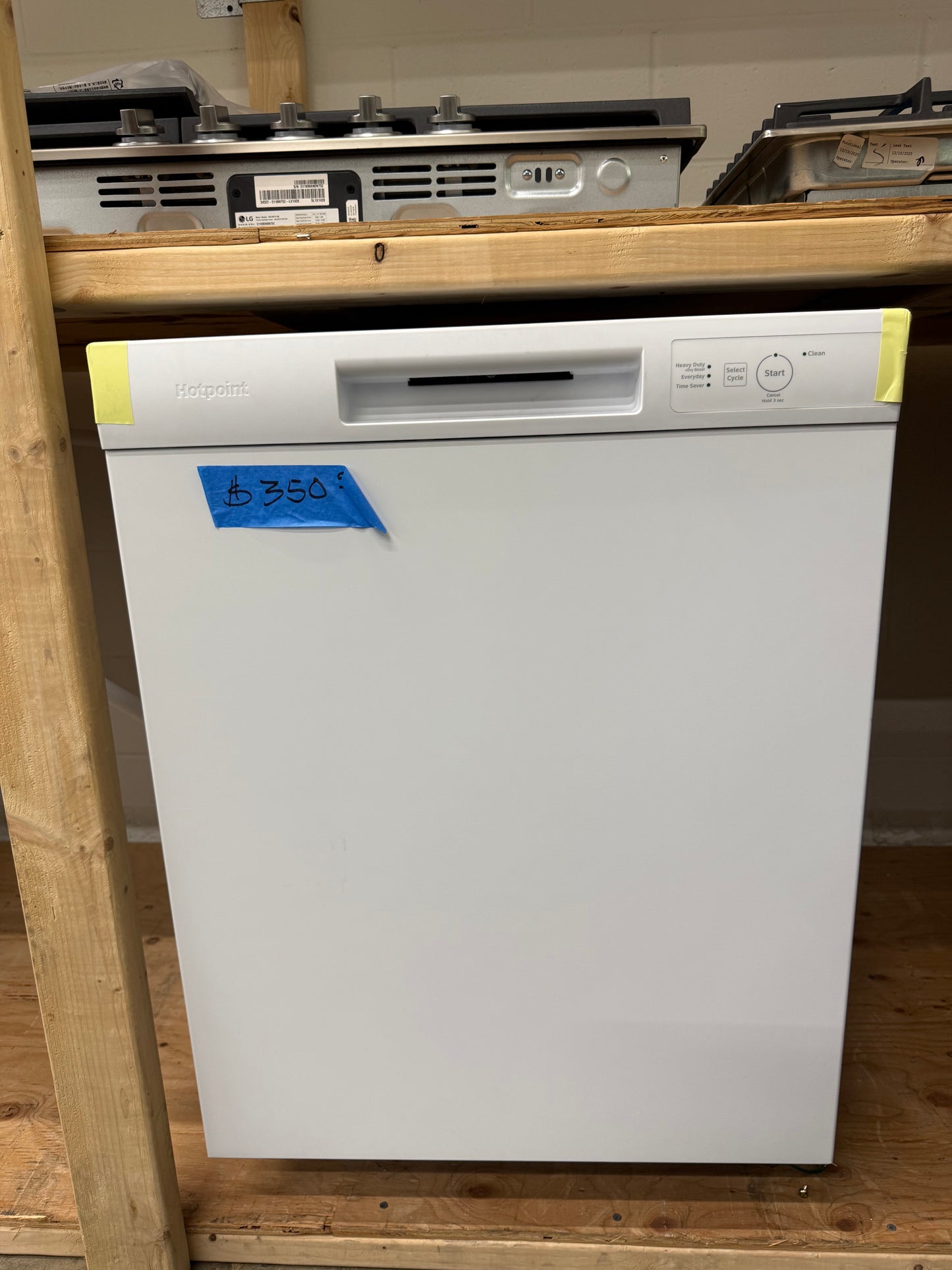 Hotpoint HDD31R 24” Built-In Dishwasher – White