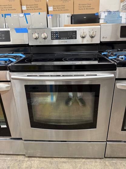 Samsung NE595R0ABSR 30” Freestanding Electric Convection Range – Stainless Steel