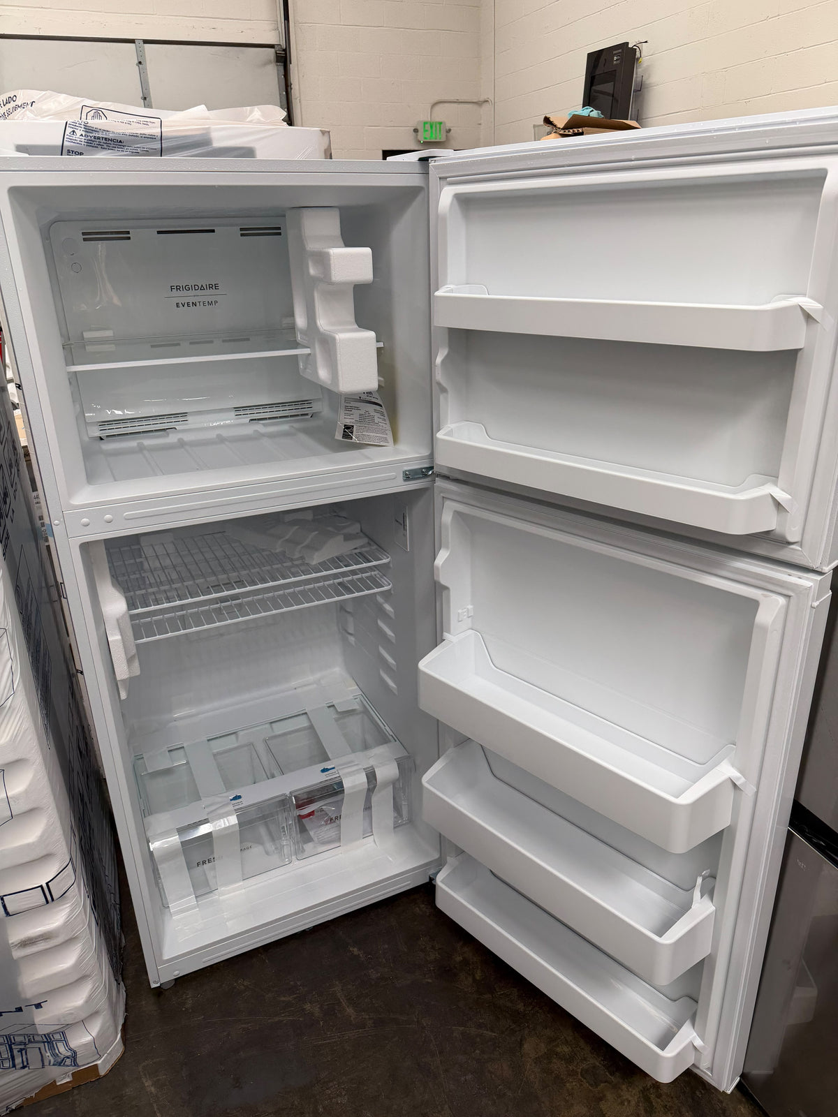 Frigidaire FRTE1814AW 18 Cu. Ft. Top-Freezer Refrigerator – White